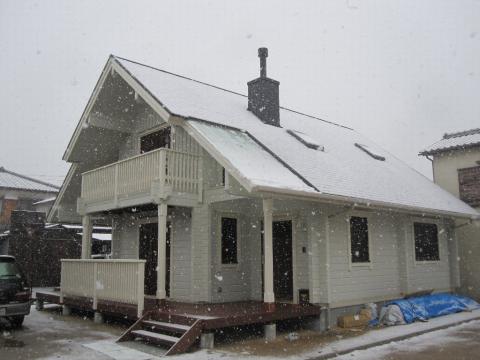 雪景色！“大きな三角屋根のお家”（愛媛県　西条市　北欧住宅　フォレストクルーログハウス）　