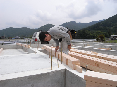 水辺に建つ北欧平屋ログハウス　～愛媛県西予市宇和町～