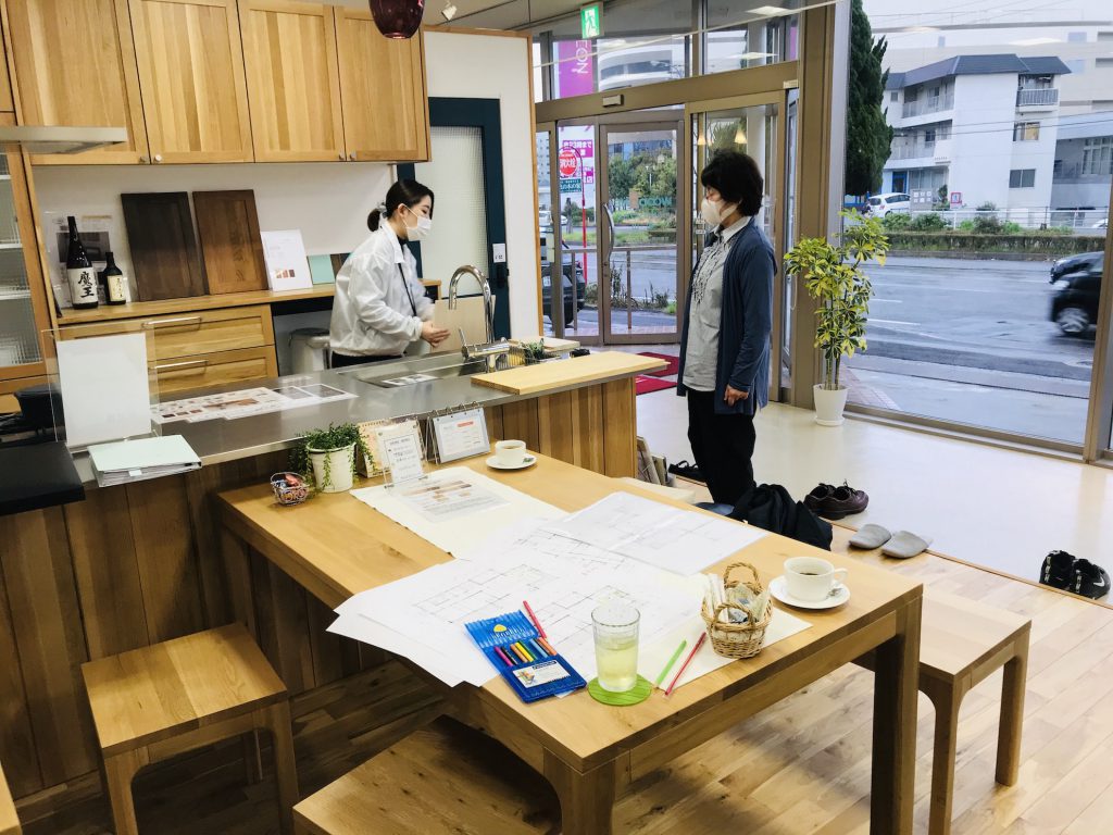 愛媛県　今治市　しまなみ海道でのログハウス生活を実現！　北欧デザインに似合うキッチン選び