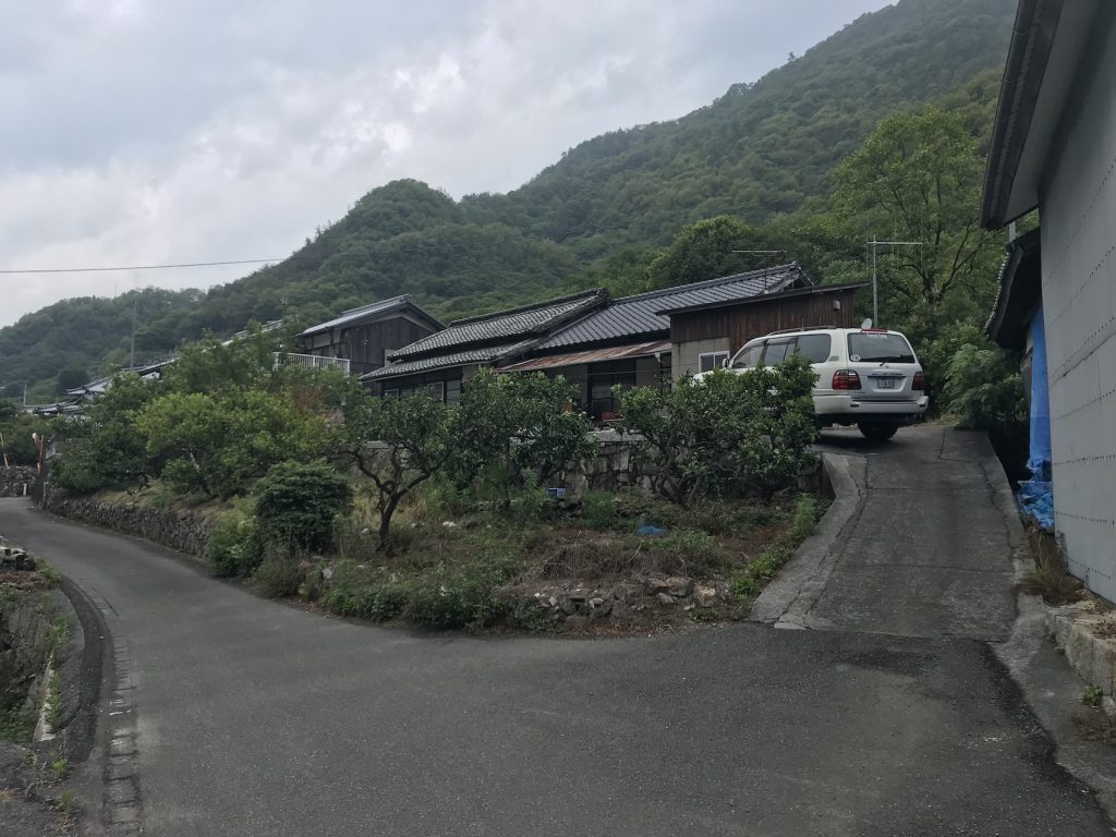愛媛県今治市　しまなみ海道ログハウス　建て替える為の解体工事　2年越しの思いスタート