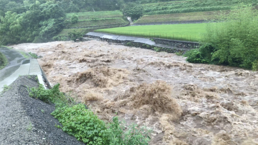 愛媛県警戒レベル4 東温市上林　ホタルの川が・・・