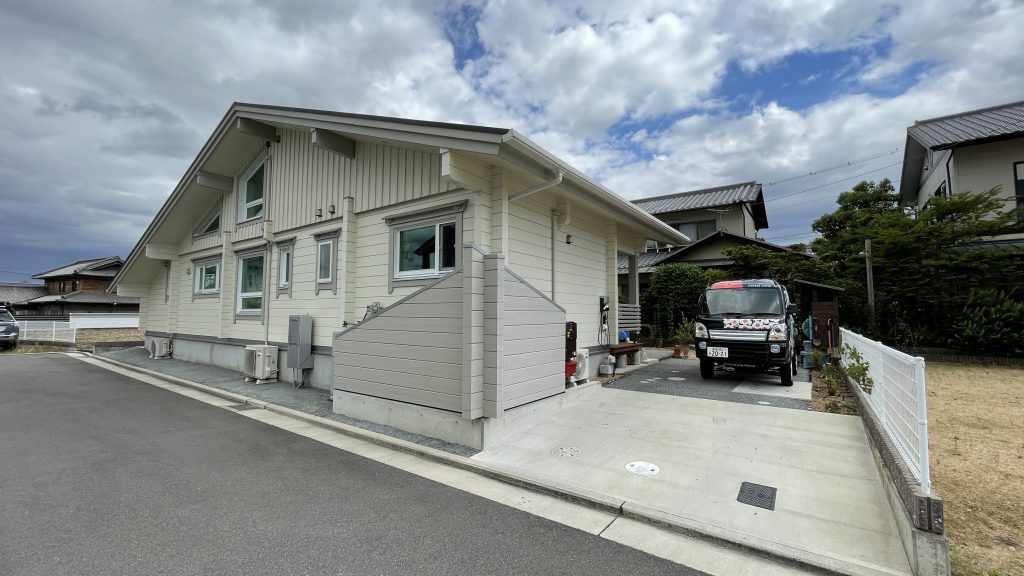 香川県　高松市分譲宅地のログハウス　新築後の安心点検　ログハウスのセトリングセトリング調整　無料24ヶ月点検