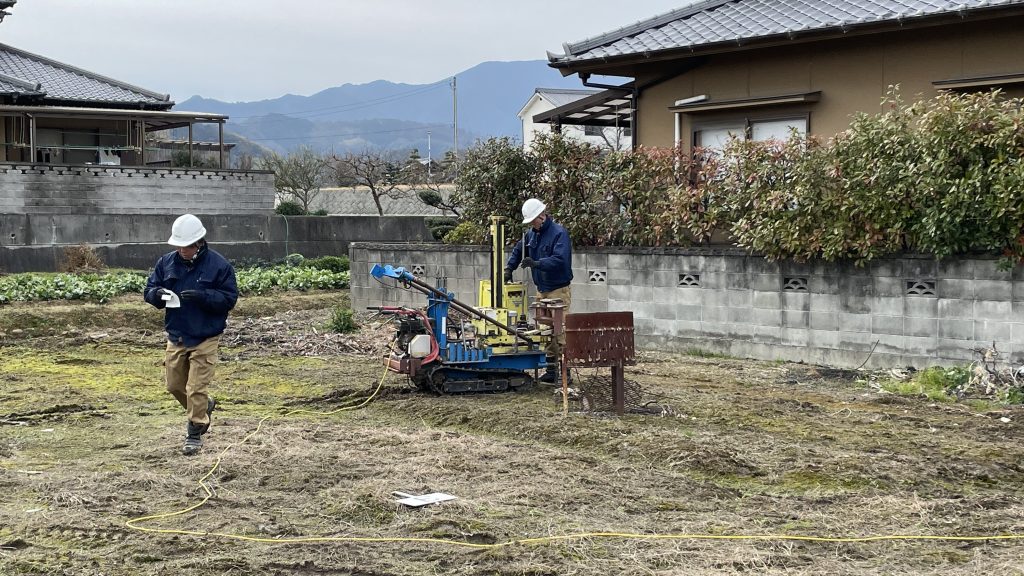 北欧デザイン住宅　フィンランドログハウス　基礎工事前の地盤強度を調査